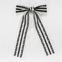 Nana BW Lace Clip